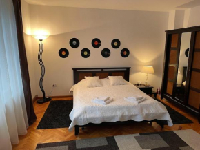 Crisan 40 CASA MUNTEAN 100mp 3camere 3paturi 1 canapea 2 dormitoare parcare